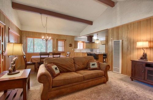 North Wawona Cabin | (84) Hasting's Hideaway at The Redwoods In Yosemite