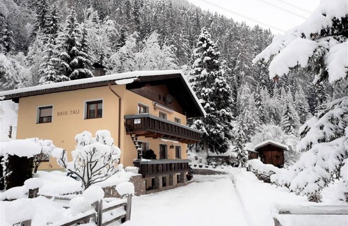 Sankt Anton am Arlberg Apartment | 85 m² Apartment ∙ 3 bedrooms ∙ 5 guests