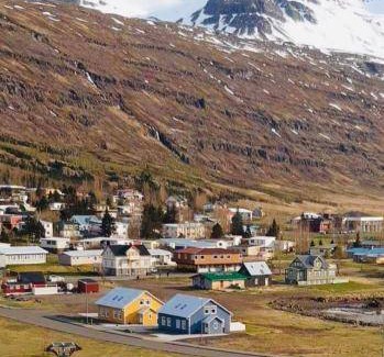 Seydisfjordur Apartment | 85 m² Apartment ∙ 3 bedrooms ∙ 10 guests
