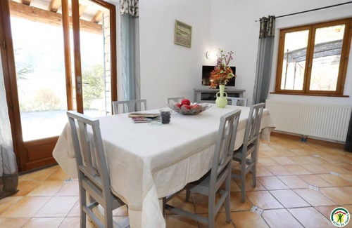 Villeperdrix House | 85 m² Gîte ∙ 3 bedrooms ∙ 6 guests