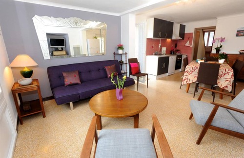 Rodes House | 85 m² Gîte ∙ 3 bedrooms ∙ 6 guests