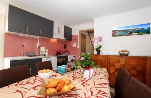 Rodes House | 85 m² Gîte ∙ 3 bedrooms ∙ 6 guests