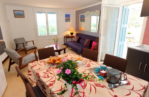 Rodes House | 85 m² Gîte ∙ 3 bedrooms ∙ 6 guests