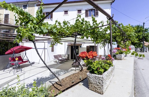 Tribulje House | 85 m² House ∙ 3 bedrooms ∙ 5 guests