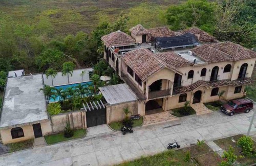 Retalhuleu Villa | 850 m² Villa ∙ 4 bedrooms ∙ 11 guests