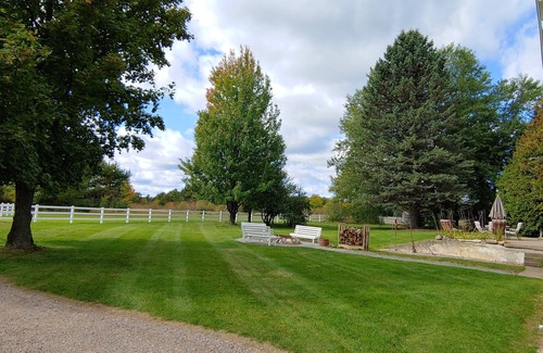 Upper Peninsula Michigan House | 86" TV, Sauna, Firepit, Gym, Ping Pong, Pool, Foosball, Plenty of Parking, 6 TVs