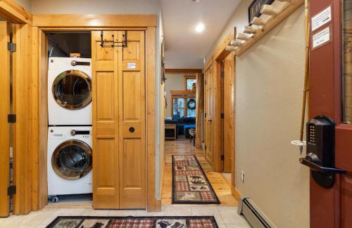 Keystone House | 8766 Trappers Crossing townhouse