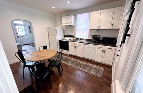 German Village House | 886 Macon (2 bdrm) · Walkable German Village home w/fenced yard