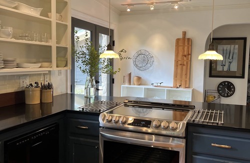 Weir House | 8acres of privacy and beauty. Inspiring, Must See. Kayaking!-Sleeps up to 8