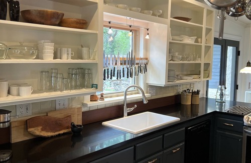 Weir House | 8acres of privacy and beauty. Inspiring, Must See. Kayaking!-Sleeps up to 8