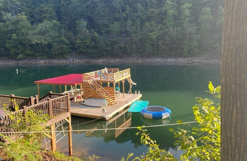 Lakeside Estates Cabin | 8bd House behind Jumping Bridge! Aug Availability! 🍁 🎃 Sept and Oct price drop!