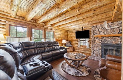 Mauston House | 8BR 5BA Huge Dog Friendly Log Cabin near Wisconsin Dells and Lake sleeps 25plus