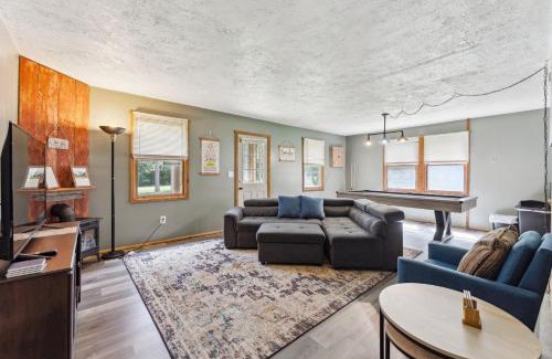 Mauston House | 8BR 5BA Huge Dog Friendly Log Cabin near Wisconsin Dells and Lake sleeps 25plus