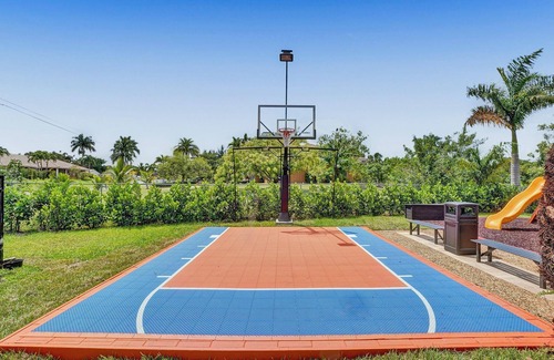 Southwest Ranches Villa | 8BR Luxury Villa w/Amazing Pool & Basketball