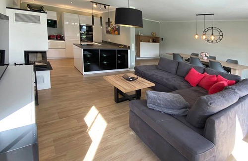 Pouch House | 8P Holiday home "Seegelblick" in the first row of the lake with sauna, fireplace & wallbox