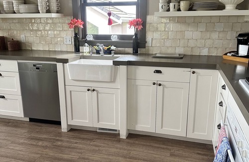 Viewpoint House | 9 AM check in/9 PM check out, Custom Built, no shared walls free standing home