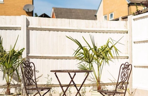 Patchway House | 9 bed home designed for contractors and families