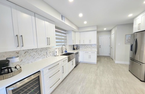 Sebring House | 9 Bed/Sleeps 25 Waterfront Home on Lake Josephine