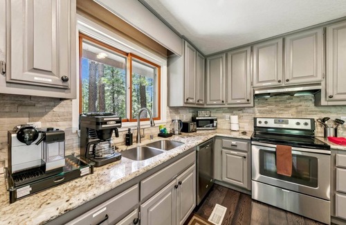 Tahoe Paradise Cabin | 9 Beds, Hot Tub, Dog Friendly, Fenced Yard, Game Room with Pool Table, Near Heavenly