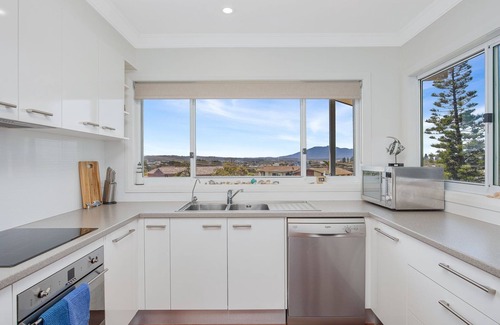 Bermagui House | 9 Dickinson Avenue - Ocean and Mountain Views