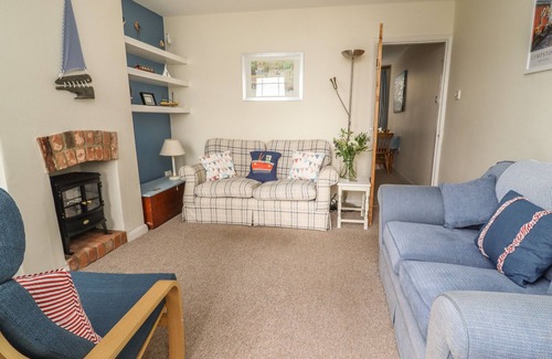 Lympstone Cottage | 9 HAREFIELD COTTAGES, pet friendly, with a garden in Lympstone