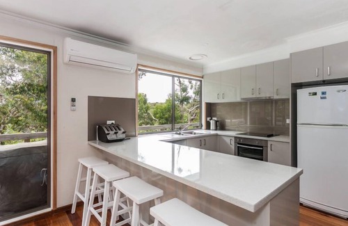 Anglesea House | 9 Ingram Road Summary