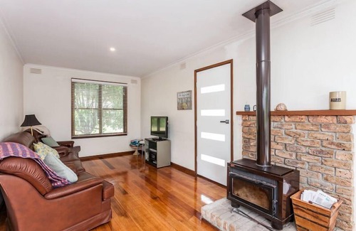 Anglesea House | 9 Ingram Road Summary