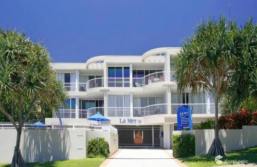 Sunshine Beach Apartment | 9 La Mer, 5 Belmore Tce - Ultimate Beachside Living