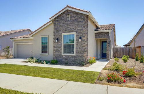Greenacres House | 9 Mi to Dtwn Bakersfield Pet-Friendly Home