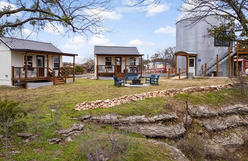 Dennis Cabin | 9 Mi to Dtwn Granbury: Getaway w/Water Views