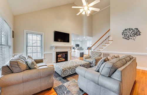 Greenville House | 9 Mi to Dtwn: Greenville Home w/Screened Patio!