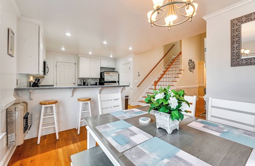 Greenville House | 9 Mi to Dtwn: Greenville Home w/Screened Patio!