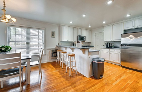 Greenville House | 9 Mi to Dtwn: Greenville Home w/Screened Patio!