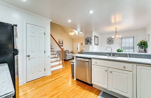 Greenville House | 9 Mi to Dtwn: Greenville Home w/Screened Patio!