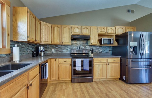 Montana City House | 9 Mi to Helena: Mtn-View & Hot Tub at Huge Home