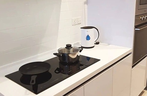 George Town Apartment | 9 min drive to city, Hightfloor city view, rooftop pool, H&C Water Purifier