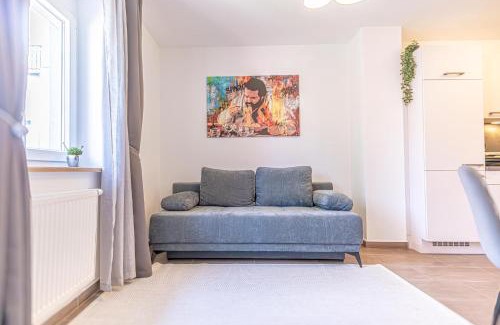 Favoriten Apartment | 9 Min to Center, Modern 1BR & 1LR Apt with Balcony & Smart TV