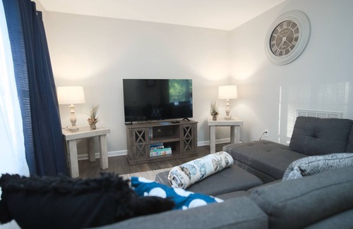Southeast Raleigh House | 9 Mins From Downtown Free Parking Workspace