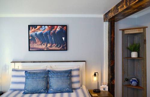 Snowflake Hotel | #9 Newly Renovated Room in Historic Inn, Denim Den