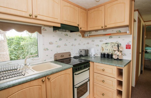 Much Wenlock Cottage | 9 OLD ORCHARD, pet friendly, with a garden in Much Wenlock