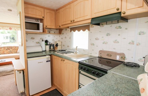 Much Wenlock Cottage | 9 OLD ORCHARD, pet friendly, with a garden in Much Wenlock