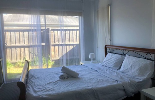 Pakenham House | 9 Serenity Home 4-bedroom with WiFi and AC in Pakenham