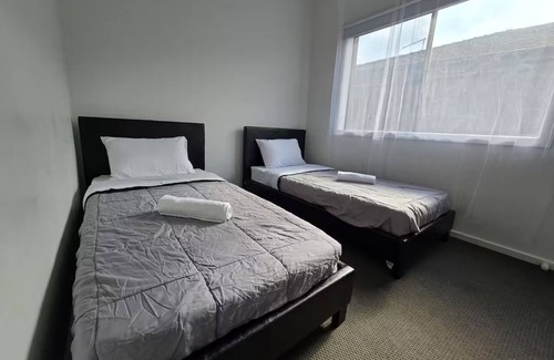 Pakenham House | 9 Serenity Home 4-bedroom with WiFi and AC in Pakenham
