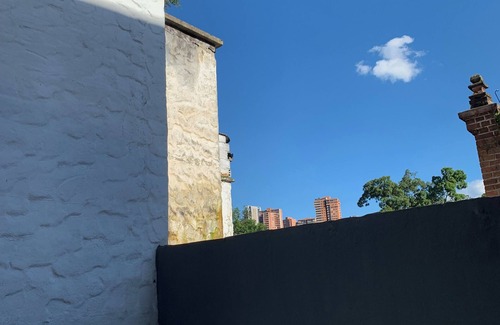 Patio Bonito Apartment | #9 Suite Icon @ Lleras Park 301