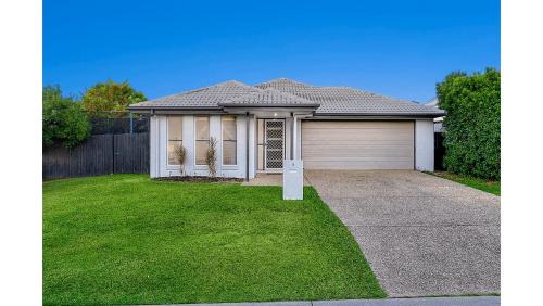North Lakes House | 9 Williams Crescent, North Lakes