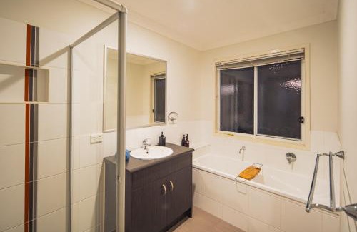 North Lakes House | 9 Williams Crescent, North Lakes
