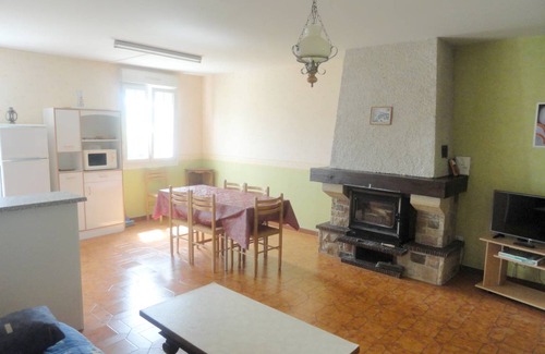 Saint-Laurent-la-Roche House | 90 m² House ∙ 2 bedrooms ∙ 6 guests