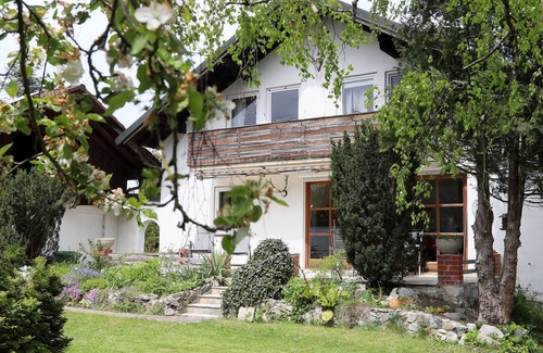 Munchen District Apartment | 90 m² (970 sf) holiday flat top location for Upper Bavaria and Munich Southn
