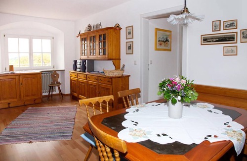 Isny im Allgaeu Apartment | 90 m² Apartment ∙ 2 bedrooms ∙ 4 guests