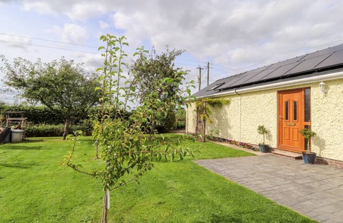 Overton-on-dee Cottage | 90 m² Cottage ∙ 1 bedroom ∙ 2 guests